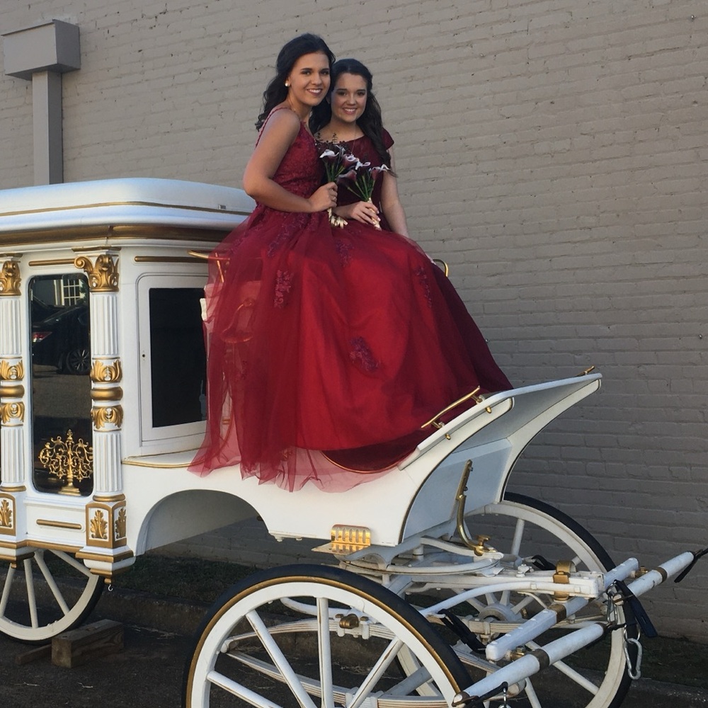Red ballgown/formal size 6 to 8 - Picture 5 of 5